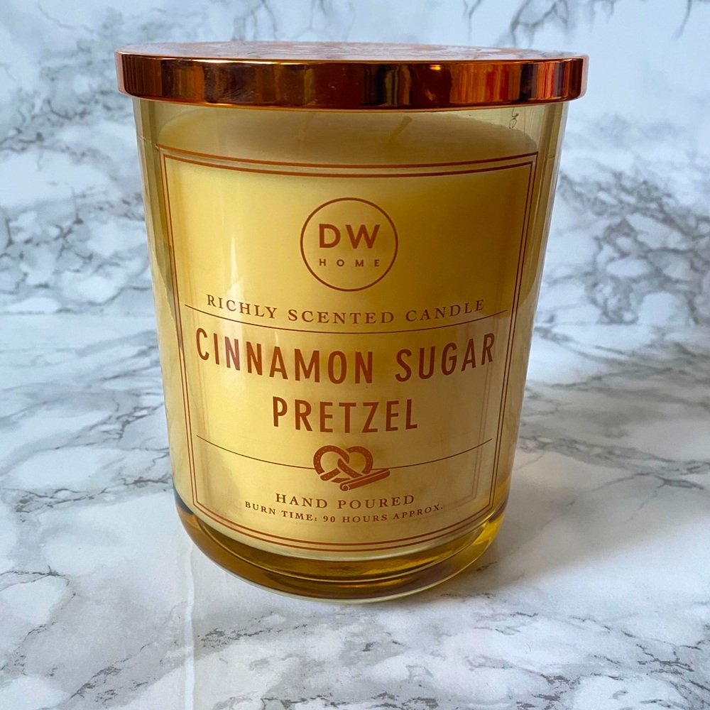 DW Home XL 90 Hr Cinnamon Sugar Pretzel Candle
